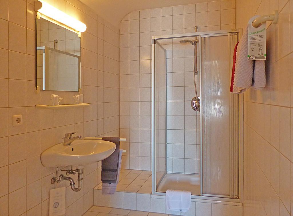 Hotel Donnici im Schwyzerhüsli Viernheim Habitación foto