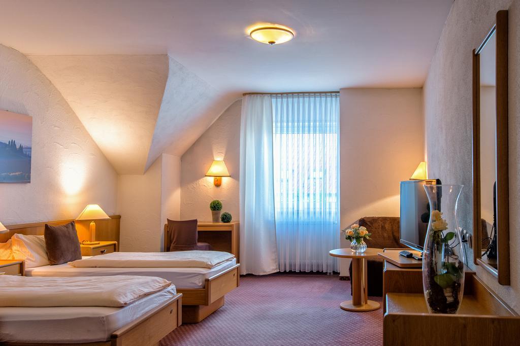 Hotel Donnici im Schwyzerhüsli Viernheim Exterior foto